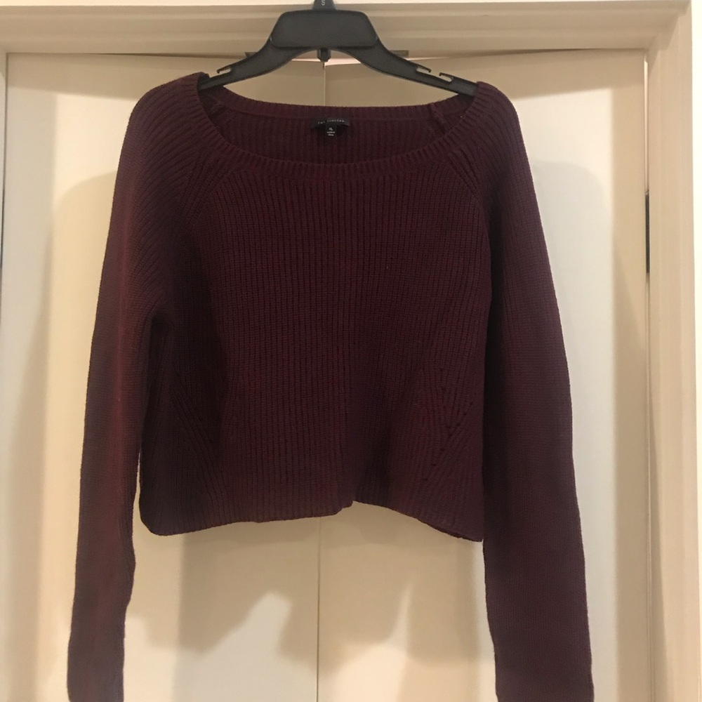 Cropped burgundy sweater